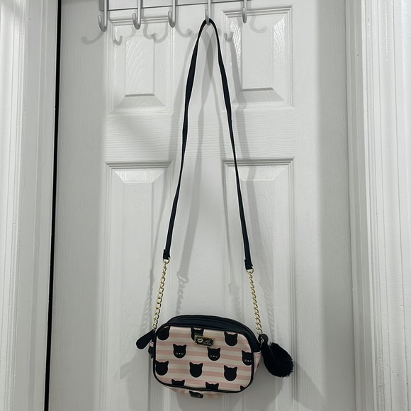 Kitty cat Betsy Johnson pink and black purse - Picture 5 of 9